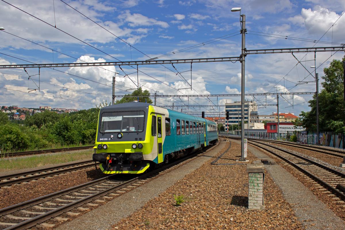 Nach einer Anpassung an das tschechische Netz erhielten die ersten angekauften 628 eine Lackierung in trkis mit einer wei/grnen Front. Bei den spter bernommenen Triebwagen verzichtete man auf diese farbliche Hervorhebung und gestaltete die Triebwagen fast vollstndig in trkis.