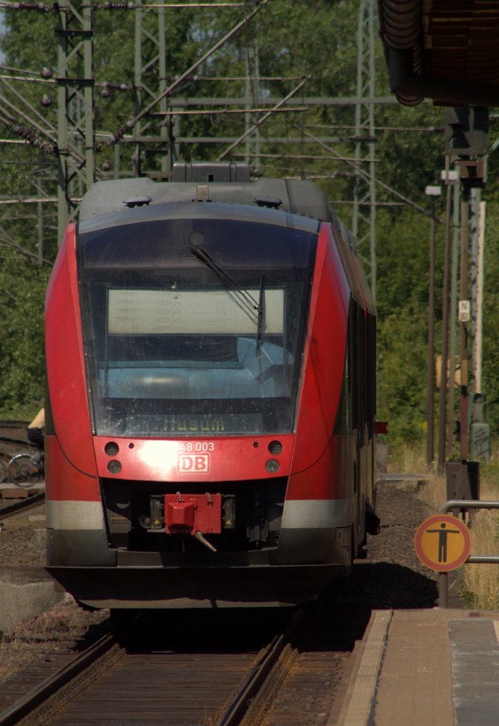 Nachdem auch der zweite Abfahrversuch gescheitert war öffnete der Tf zwei kleine seitlich angebrachte Klappen am 648 003/503 und fuhr den Zug zurück in den Bahnhof damit die Fahrgäste sich erstmal frischer Luft erfreuen konnten. Schleswig 21.07.2013