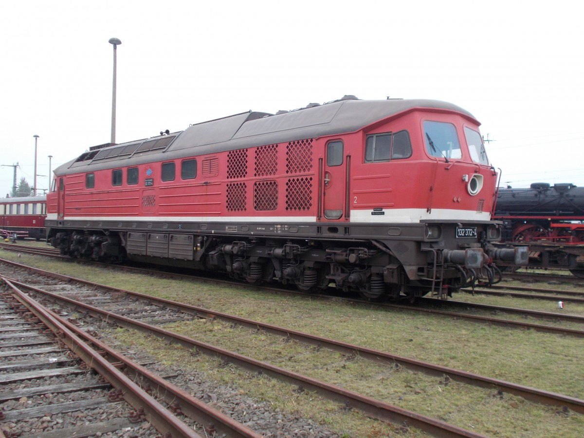 Nachdem Sie schon fast zum Schrotthändler gewandert wäre,hat Sie das Eisenbahnmuseum Schwerin gerettet:132 372-4 die ich,am 03.Oktober 2014,bei meinem Besuch in Schwerin fotografierte.