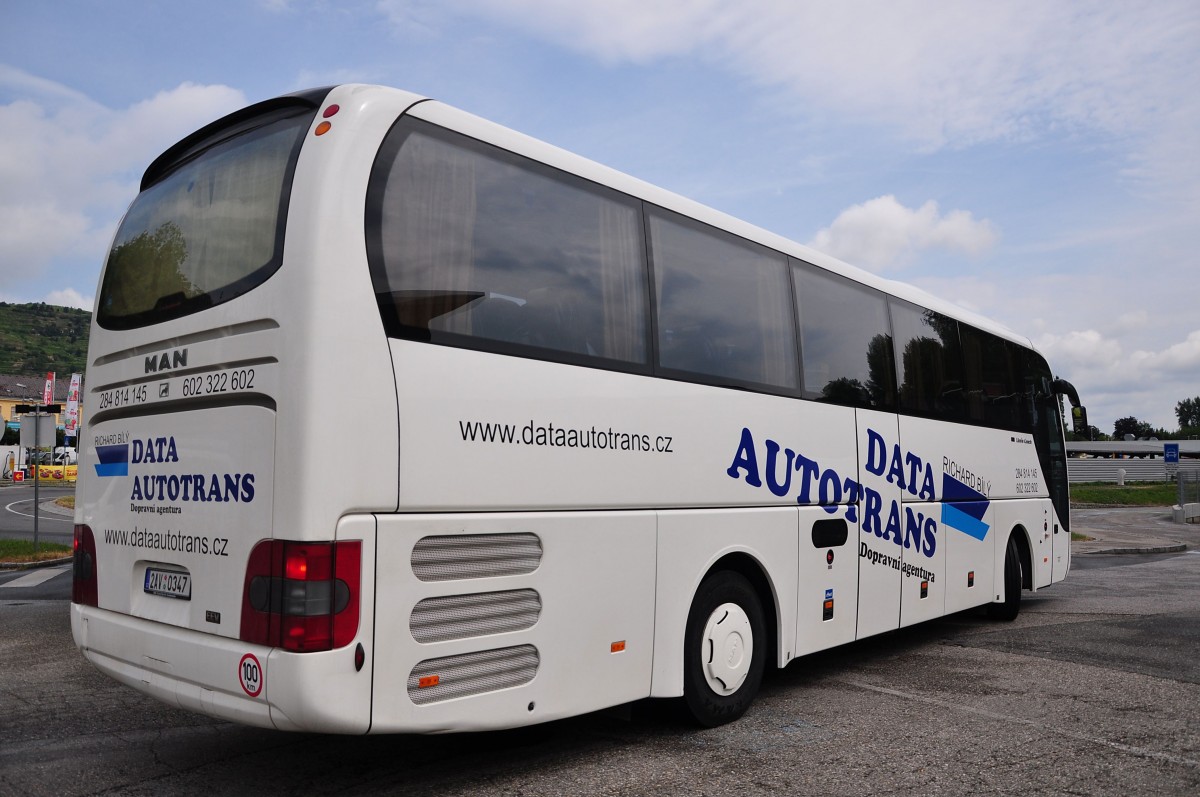 Nachschuss auf einen MAN Lions Coach von Data Autotrans aus der CZ im Juni 2015 in Krems.