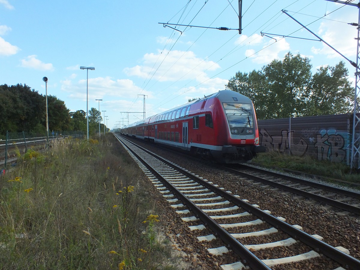 Nachschuss auf einen RE1 in Richtung Frankfurt. Berlin-Karlshorst, 2.10.13