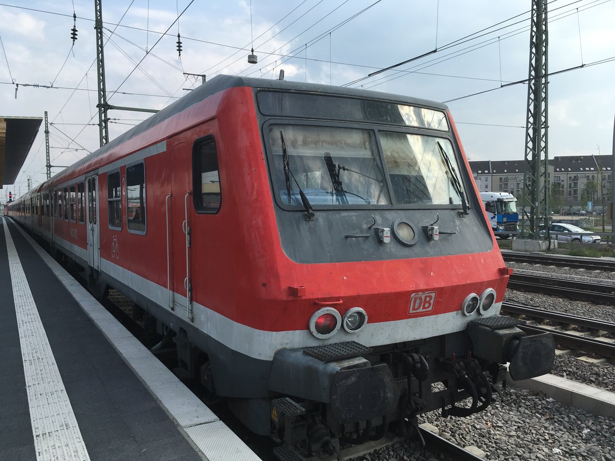 Nachschuss auf die Rb 38861 nach Karlsruhe Hbf in Mannheim Hbf als diese n Wagen Garnitur abfahrbereit war. 

Schublok war 111 134