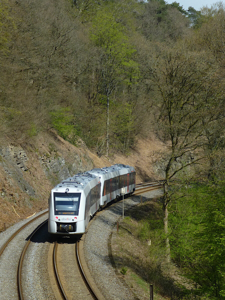 Nachschuss auf eine S7 talabwärts nach Wuppertal Hbf, am 16. April 2020 immer noch als stündlich verkehrende Doppeltraktion.