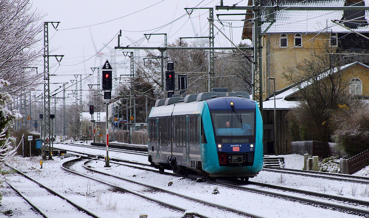 NAH.SH/DB 648 107/607 im neuen Design als RE 74 nach Husum. Jübek 31.03.2022