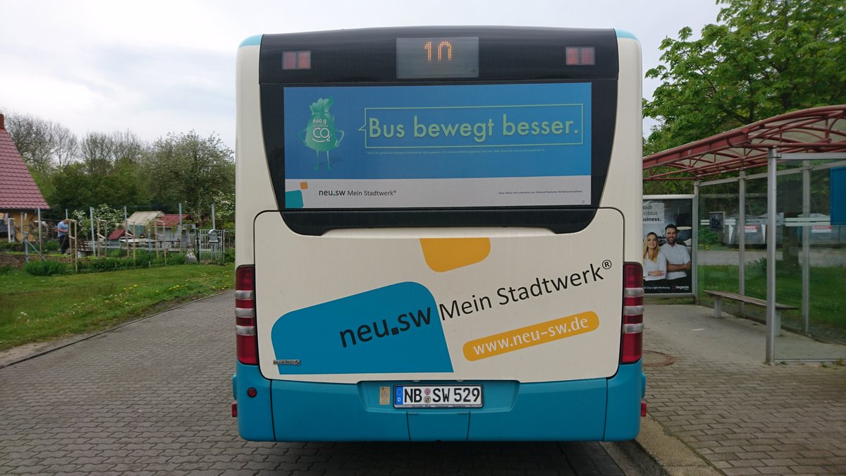 ......NB SW 529 in Weitin auf der Linie 10 der Citaro K mit der Kampagne der Stadtwerke und dem Logo dazu ( Mai 2017 )