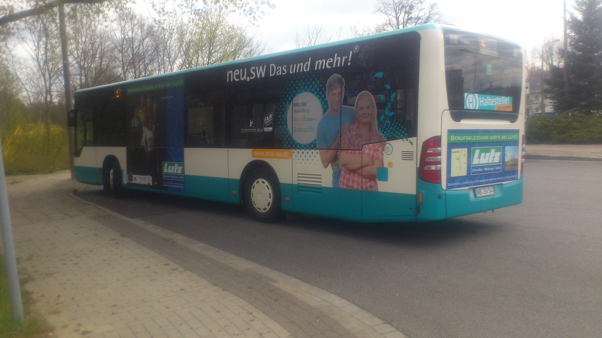 ....NB SW 543 der Citaro am Endhaltepunkt der Linie 5 
mit sein Traffic Board f�r Lutz Berufsbekleidung