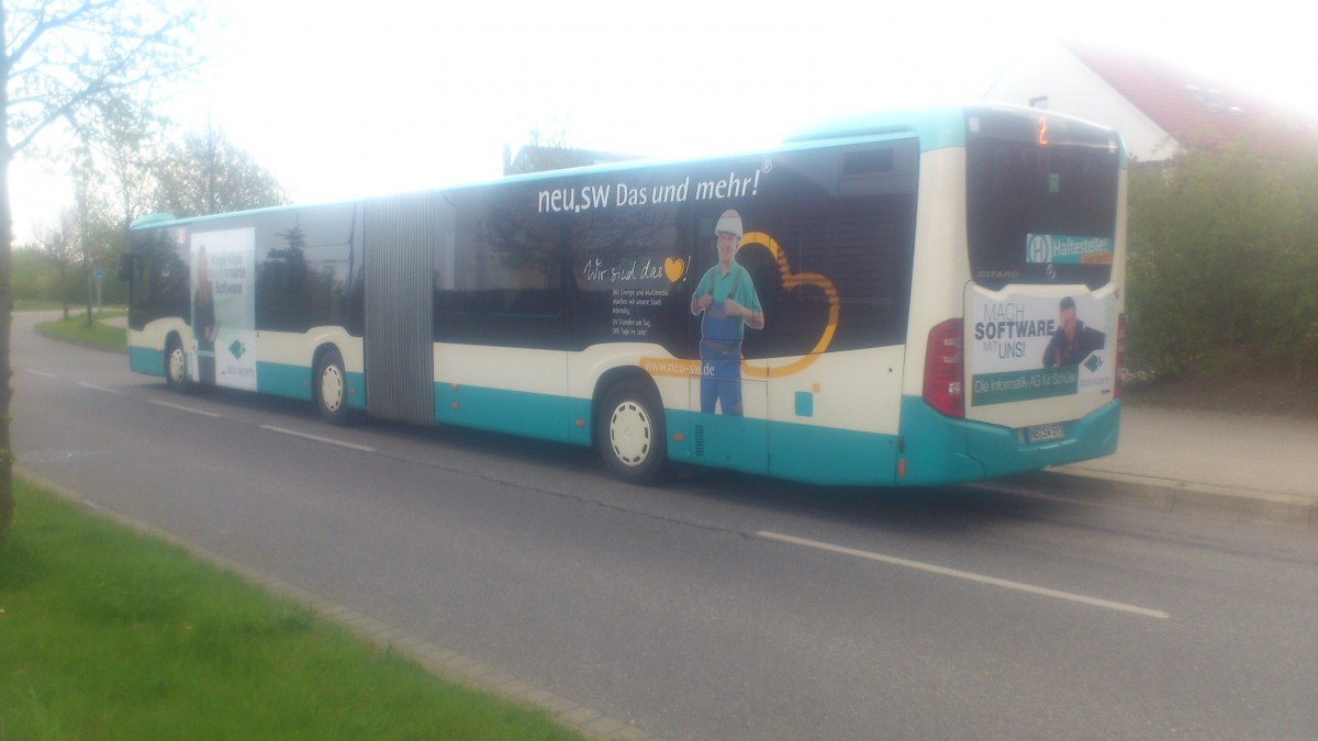 ...NB SW 593 und dann hat auch der letzte der neuen C2 seine Werbung bekommen mit der er seit ein paar Tagen durch die Stadt f�hrt hier mal noch der Citaro in ganzer L�nge