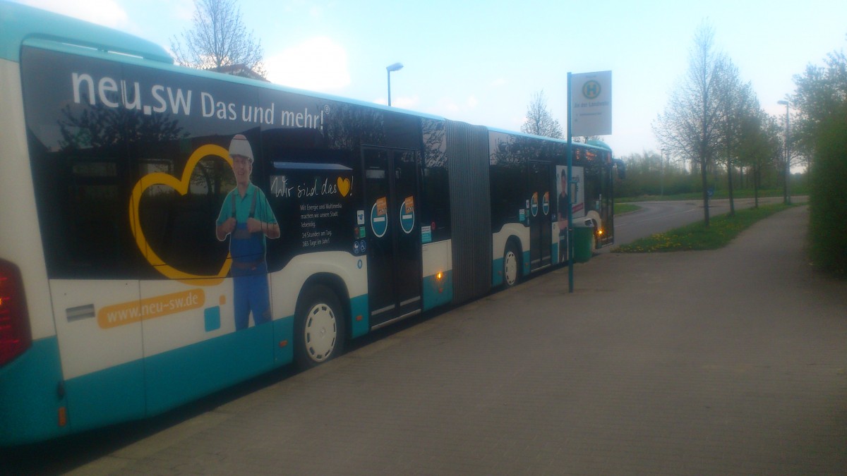 .....NB SW 593 dann noch die ganze Fahrzeugseite mit der eigen Werbung für die Stadtwerke was alle vier neuen c2 erhalten haben
....damit haben aktuell alle Fahrzeuge die im Bestand sind bei den Neubrandenburger Stadtwerken Werbung was auch nicht so oft vorkommt weil dann doch das ein oder andere ausläuft was an Werbung an den Fahrzeugen ist 