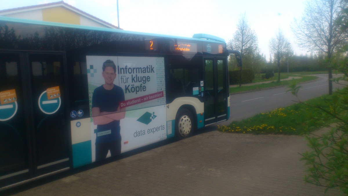 ....NB SW 593 und das Traffic Board der rechten Fahrzeugseite vom dichten noch wo f�r kluge K�pfe geworben wird 