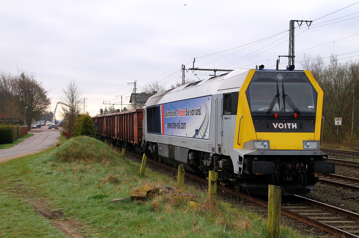 NBE/RailTimesLogistics 1264 002-7 kam mit einem Düger-Kalk Zug aus Staßfurt(588m und 3200t) nach Neumünster, dort wird der Zug geteilt(200m und 1120t)und fährt dann nach Jübek, hier steht sie mit dem Zug in der Ladestrasse in Jübek. 12.04.2014