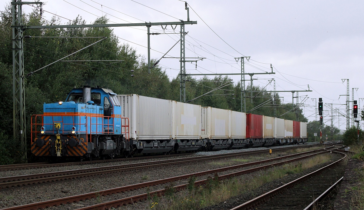 neg V103 / 0575 003-7 mit dem Nordliner KLV aus Pattburg/DK kommend bei der Durchfahrt in Jübek. 30.09.2021