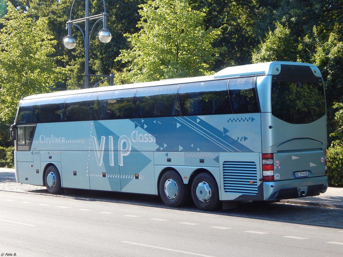 Neoplan Cityliner aus der Ukraine in Berlin.