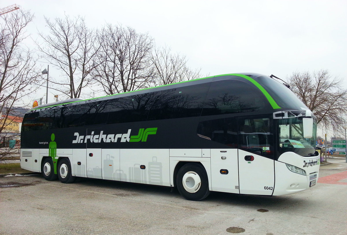 Neoplan Cityliner von Dr. Richard Reisen aus Wien in Krems.