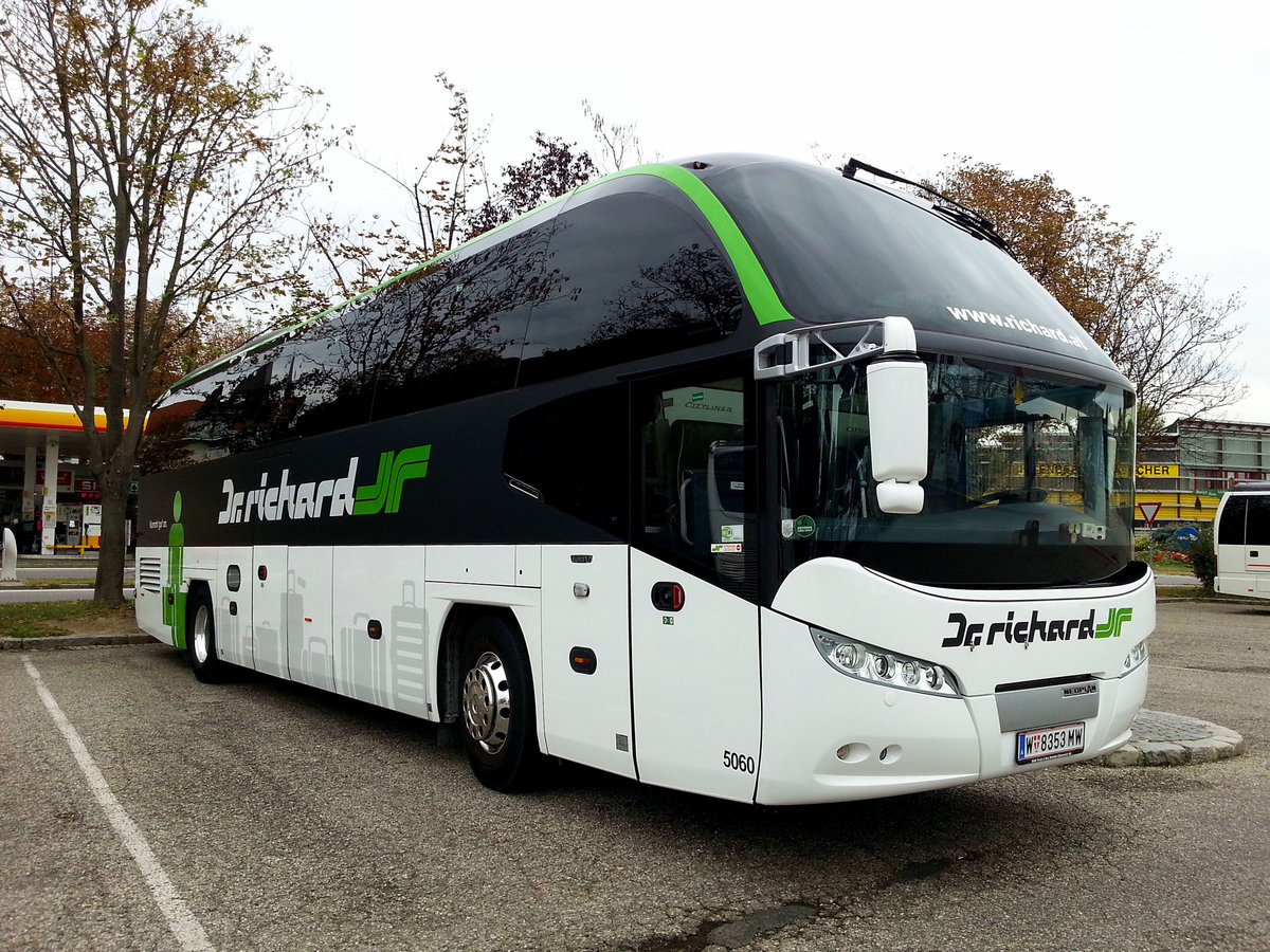 Neoplan Cityliner von Dr.Richard Reisen aus Wien in Krems.