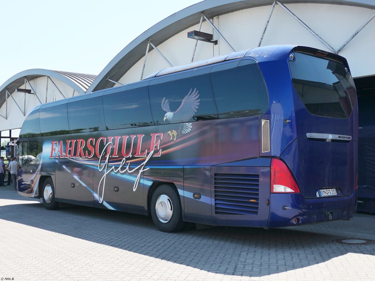 Neoplan Cityliner von Fahrschule Greif aus Deutschland in Stralsund.