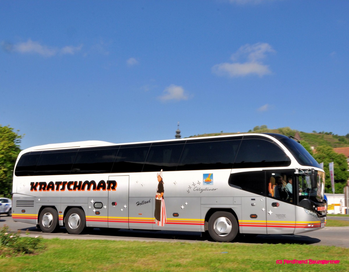 Neoplan Cityliner von Kratschmar aus �sterreich am 20.Mai 2014 in Krems unterwegs.