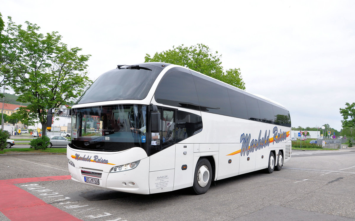 Neoplan Cityliner von Marhold Reisen aus der BRD in Krems gesehen.