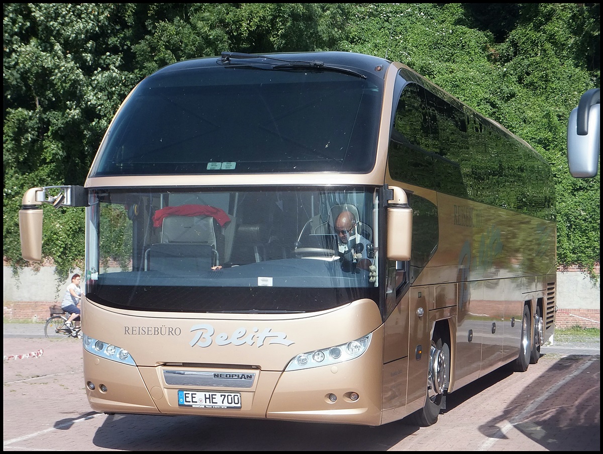 Neoplan Cityliner vom Reisebro Belitz aus Deutschland im Stadthafen Sassnitz.