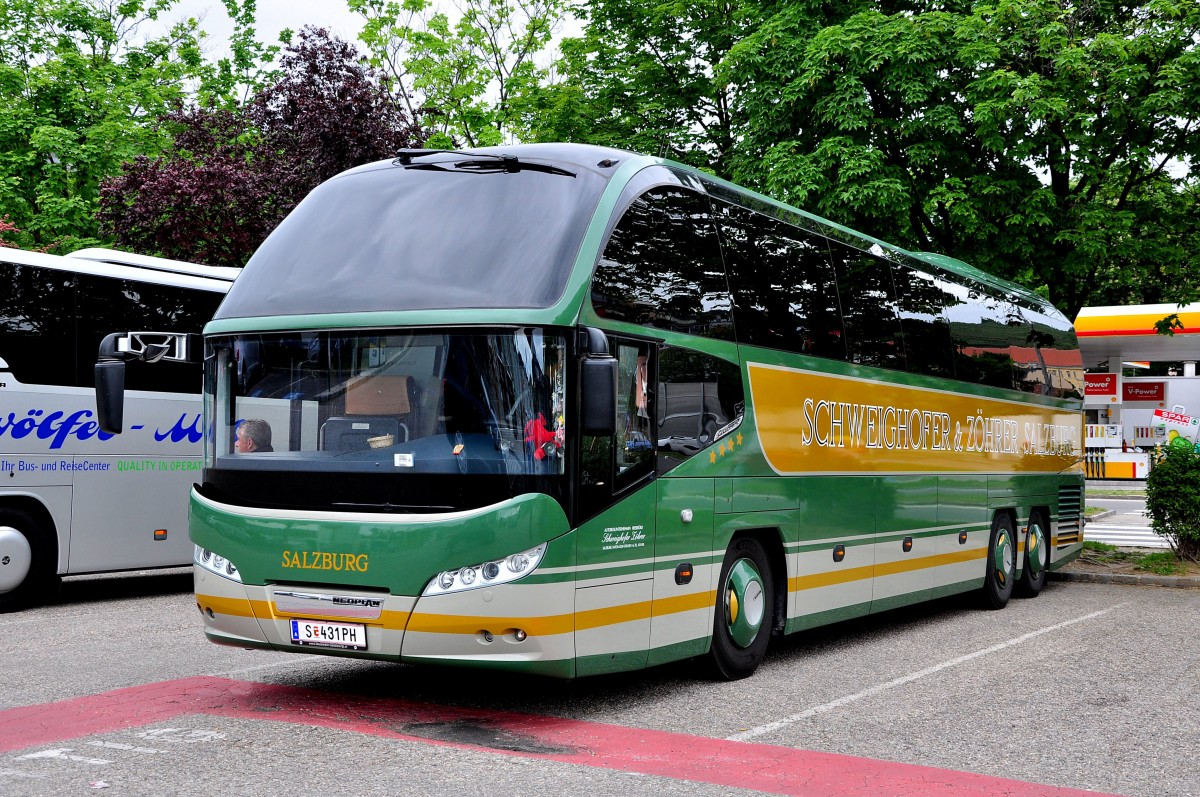 Neoplan Cityliner von Schweighofer & Zhrer Reisen aus sterreich am 19.5.2015 in Krems.