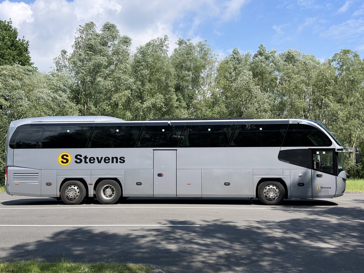 Neoplan Cityliner von Stevens Coach aus Deutschland in Plau am See.