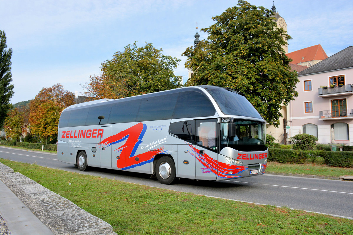 Neoplan Cityliner von Zellinger Reisen aus �sterreich in Krems unterwegs.