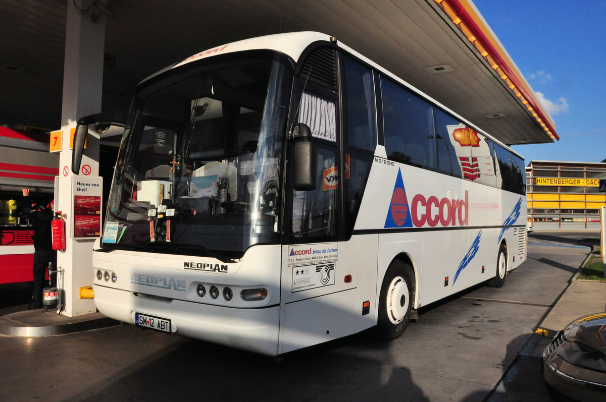 Neoplan Euroliner von Accord aus RO in Krems gesehen.