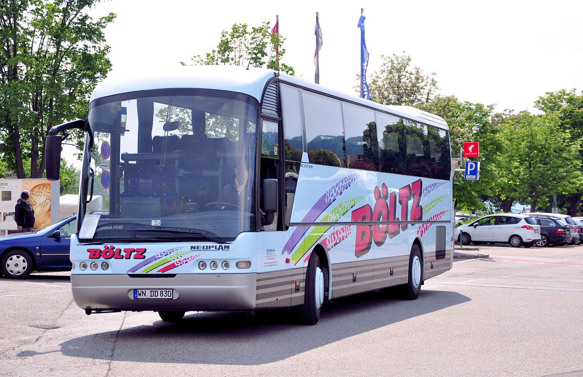 Neoplan Euroliner von Pltz Reisen aus der BRD in Krems gesehen.