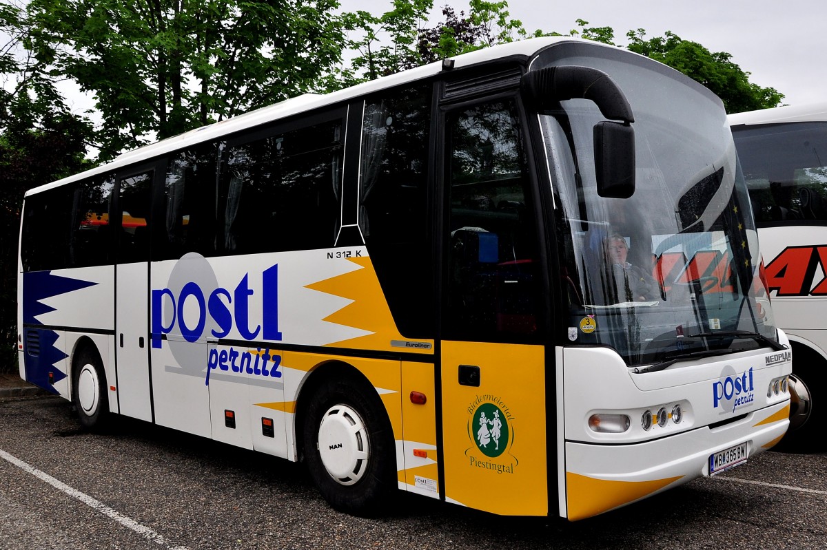 Neoplan Euroliner von Postl Reisen aus Niedersterreich am 20.5.2015 in Krems.