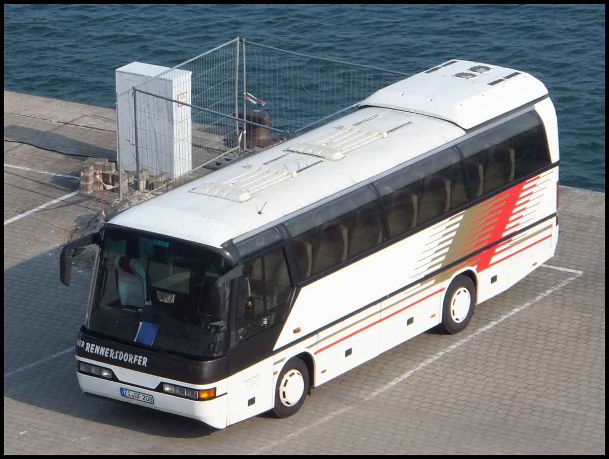 Neoplan Jetliner von Der Rennersdorfer aus Deutschland im Stadthafen Sassnitz.