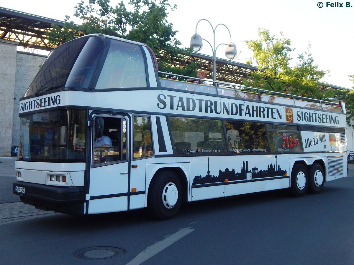 Neoplan Skyliner von Der Tempelhofer aus Deutschland in Berlin.