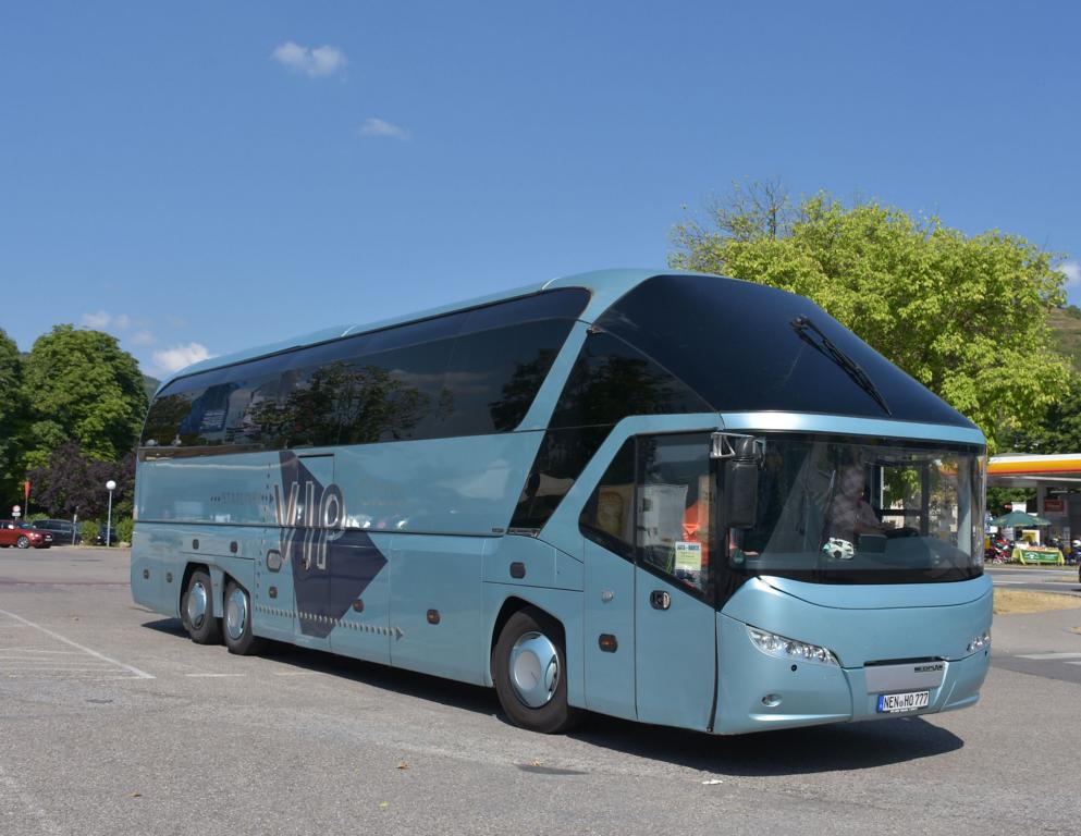 Neoplan Starliner aus der BRD 07/2017 in Krems.