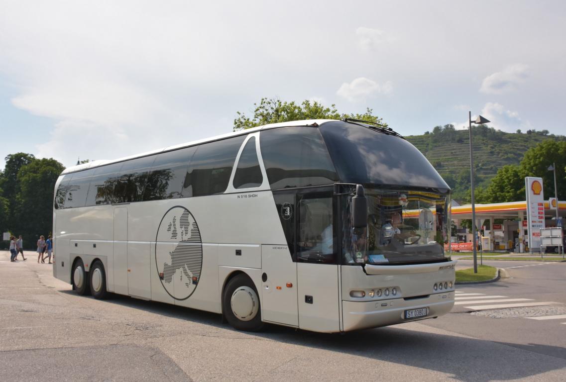 Neoplan Starliner aus Ungarn 2018 in Krems.