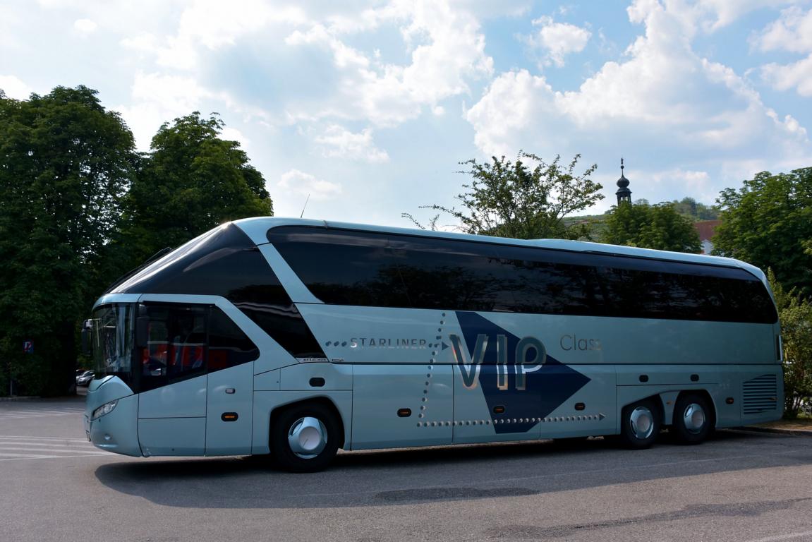 Neoplan Starliner von Auto Hauck aus der BRD 06/2017 in Krems.