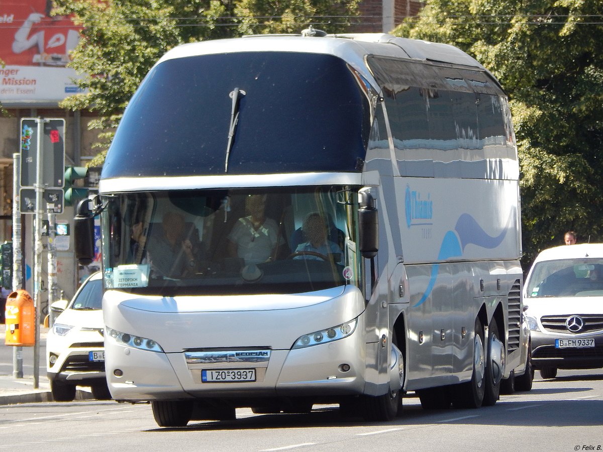 Neoplan Starliner von Thiamis Tours S.A. aus Griechenland.