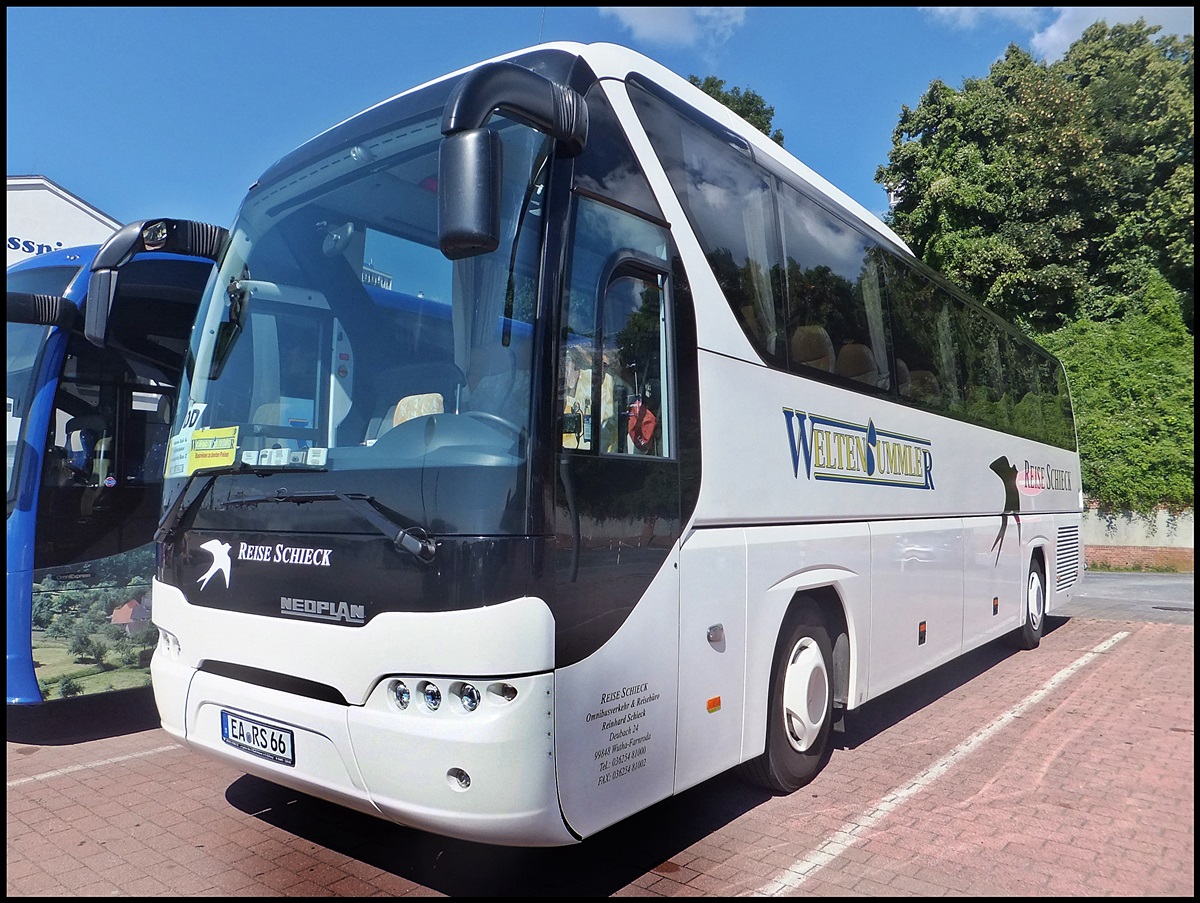 Neoplan Tourliner von Reise-Schieck/Weltenbummler aus Deutschland im Stadthafen Sassnitz.