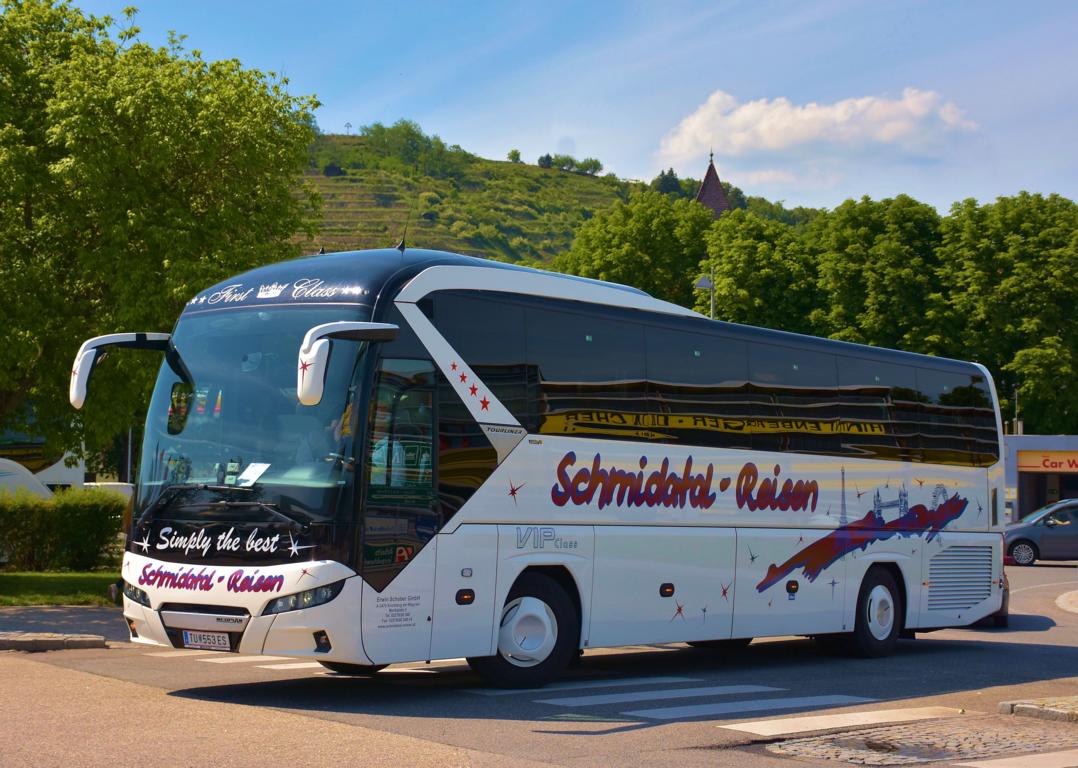 Neoplan Tourliner von Schmidatal Reisen aus sterreich im Mai 2018 in Krems.