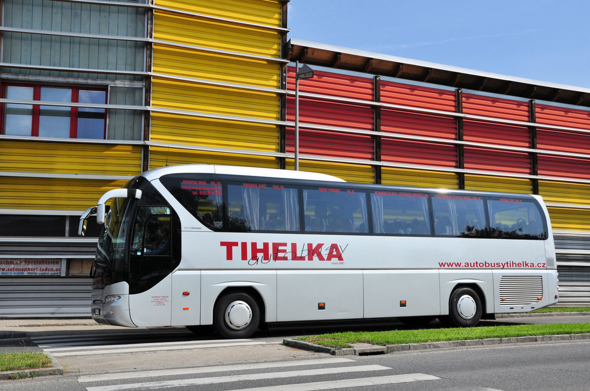 Neoplan Tourliner von Tihelka Reisen aus der CZ in Krems unterwegs.