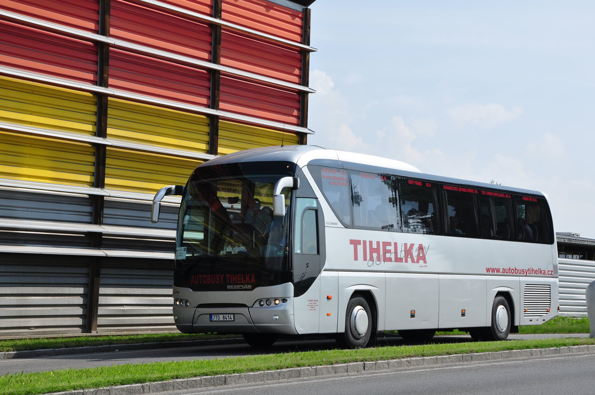 Neoplan Tourliner von Tihelka Reisen aus der CZ in Krems unterwegs.