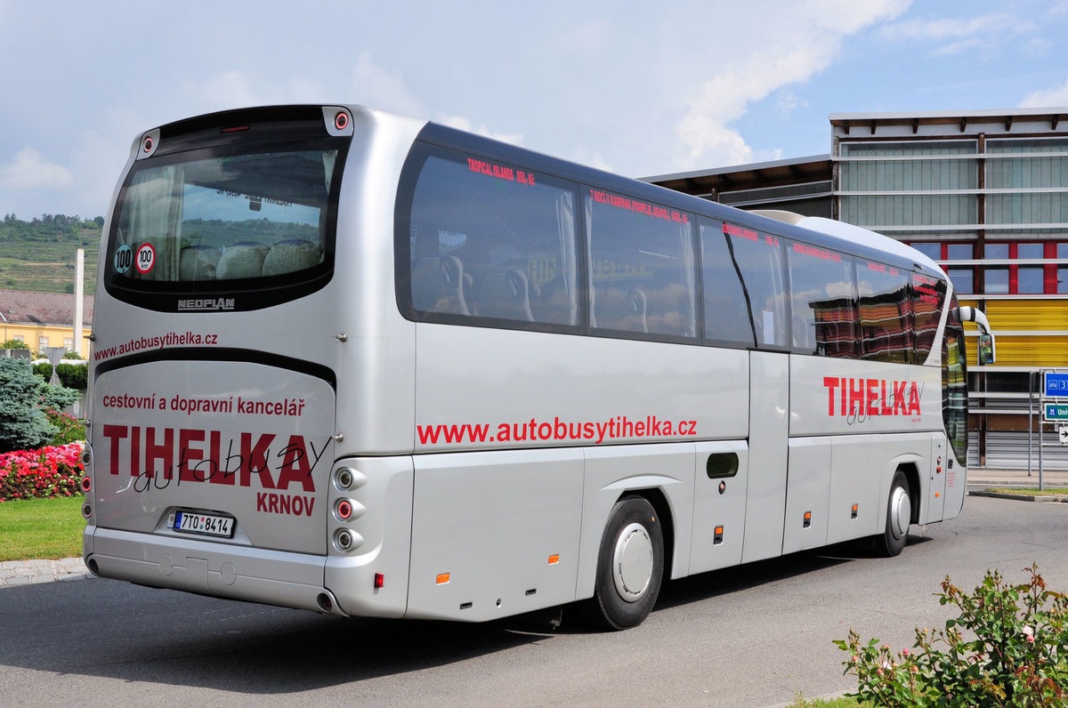 Neoplan Tourliner von Tihelka Reisen aus der CZ in Krems unterwegs.