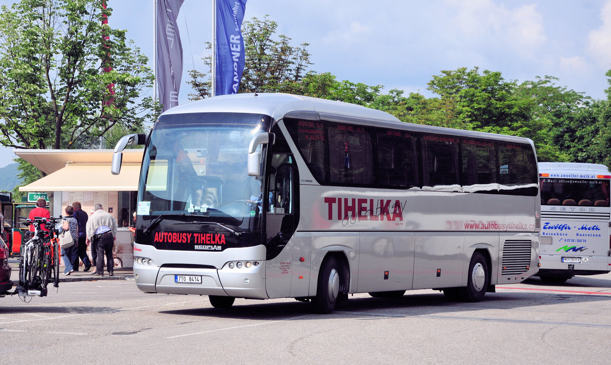 Neoplan Tourliner von Tihelka Reisen aus der CZ in Krems unterwegs.