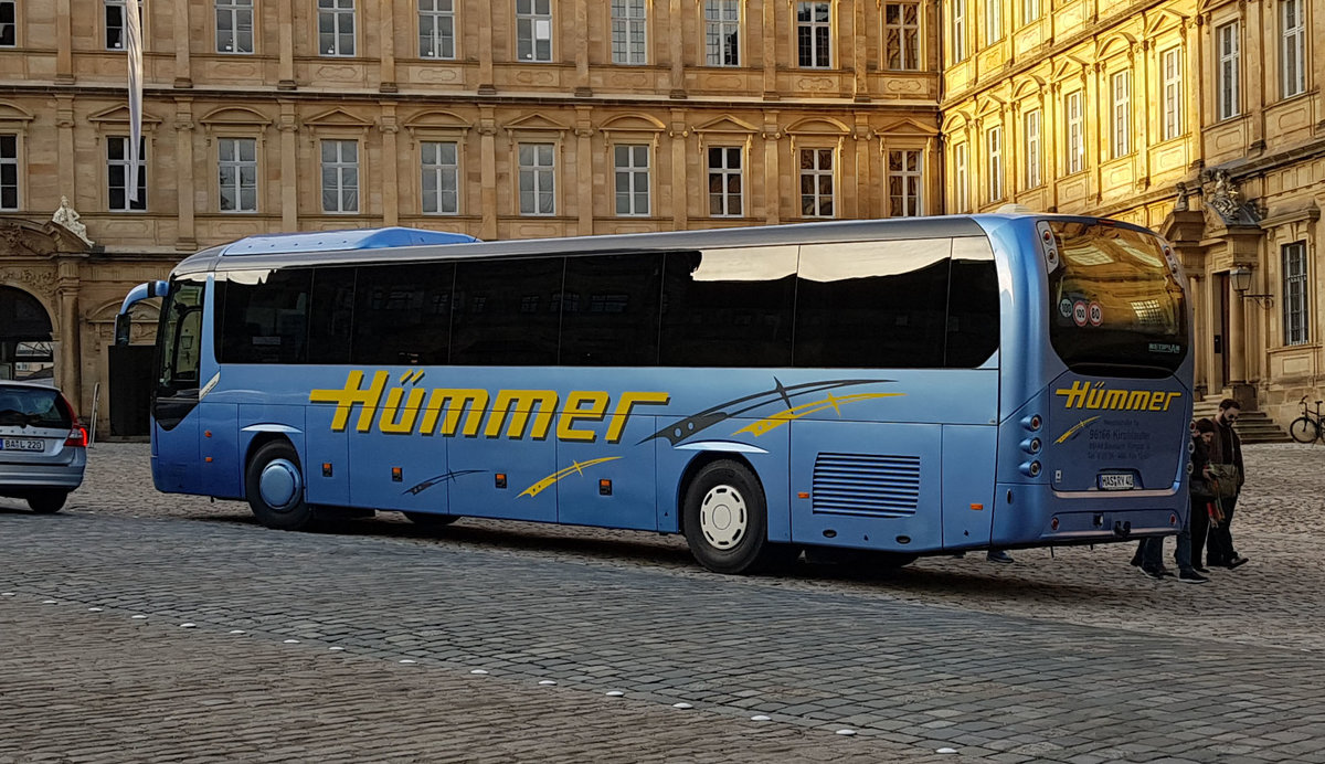 Neoplan Trendliner von HMMER-Reisen aus Rthlein steht im Dezember 2019 in Bamberg