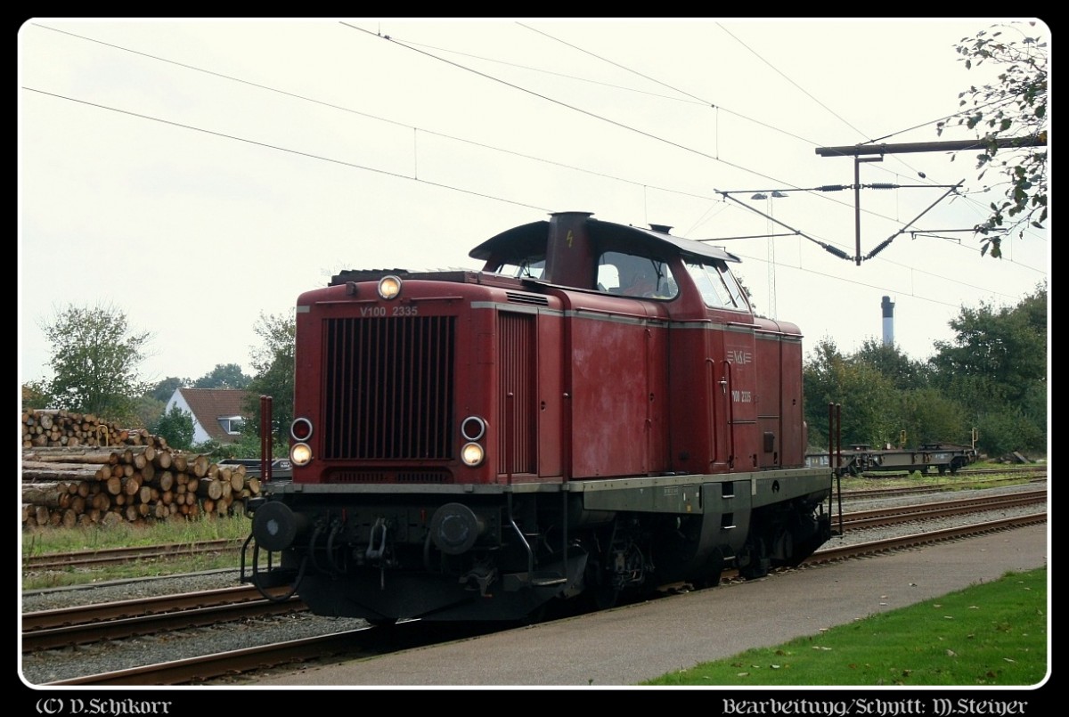 NESA V100 2335 oder 213 335-3 zu Besuch in Padborg/DK um dort einen SPENO Schleifzug abzuholen. Da meine Kamera zu diesem Zeitpunkt beim  Doktor  war wurden diese Aufnahmen freundlicher Weise von einem Fotofreund gemacht der diese dann später zur Verfügung gestellt hat. Padborg 09.10.2014