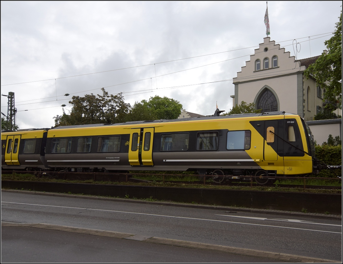 Neuer Seehas? Nein Class 777 für die Metro Liverpool auf dem Weg nach Altenrhein. Zug 777 002. Konstanz, Juli 2020.