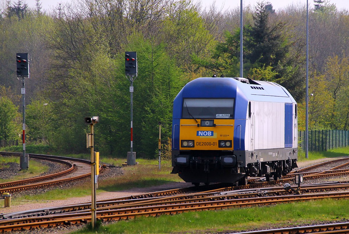 NOB 223 053-0 oder DE 2000-01 im Vorfeld des NOB Bw Husum aufgenommen am 27.04.2014