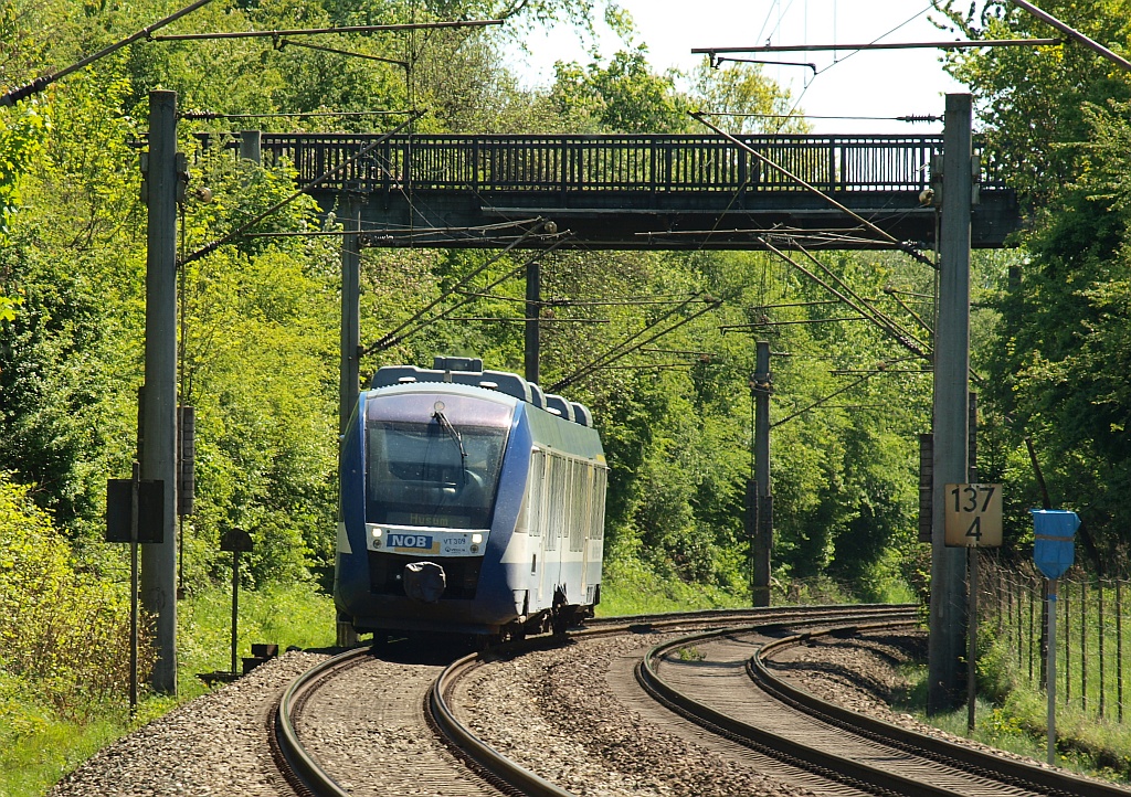 NOB VT 309(648 369/869)bei der Einfahrt in Schleswig aufgenommen am Bü Busdorf. 08.05.2011