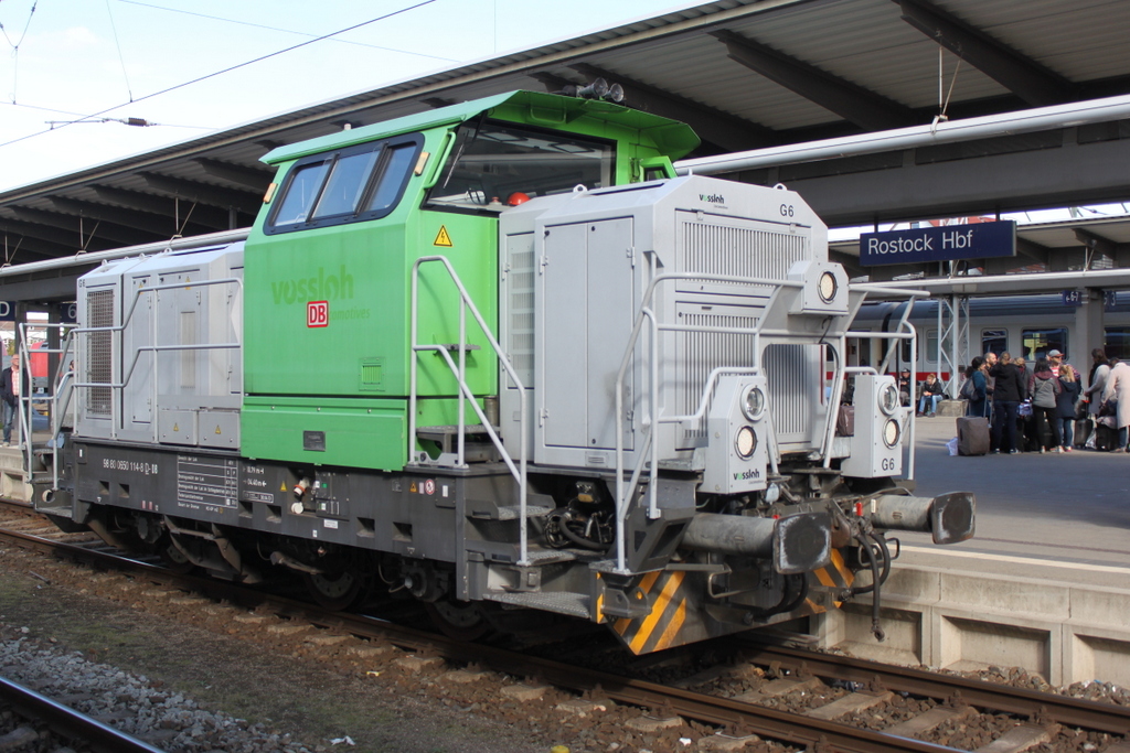 Noch besser htte die 650 114-8 am Mittag des 28.07.2018 im Rostocker Hbf nicht halten knnen,der Fotograf war dann sehr zufrieden. 