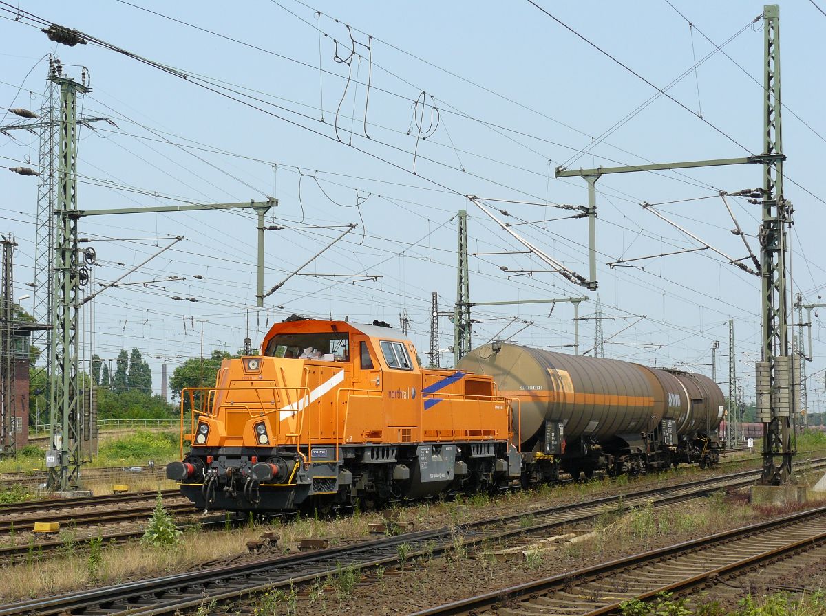 North Rail Diesellokomotive Gravita 10 BB Güterbahnhof Oberhausen West 03-07-2015.

North Rail diesellocomotief Gravita 10 BB goederenstation Oberhausen West 03-07-2015.