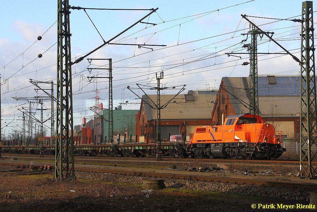 Northrail 261 302 mit Güterzug in Hamburg-Harburg auf dem Weg nach Süden am 02.04.2015
