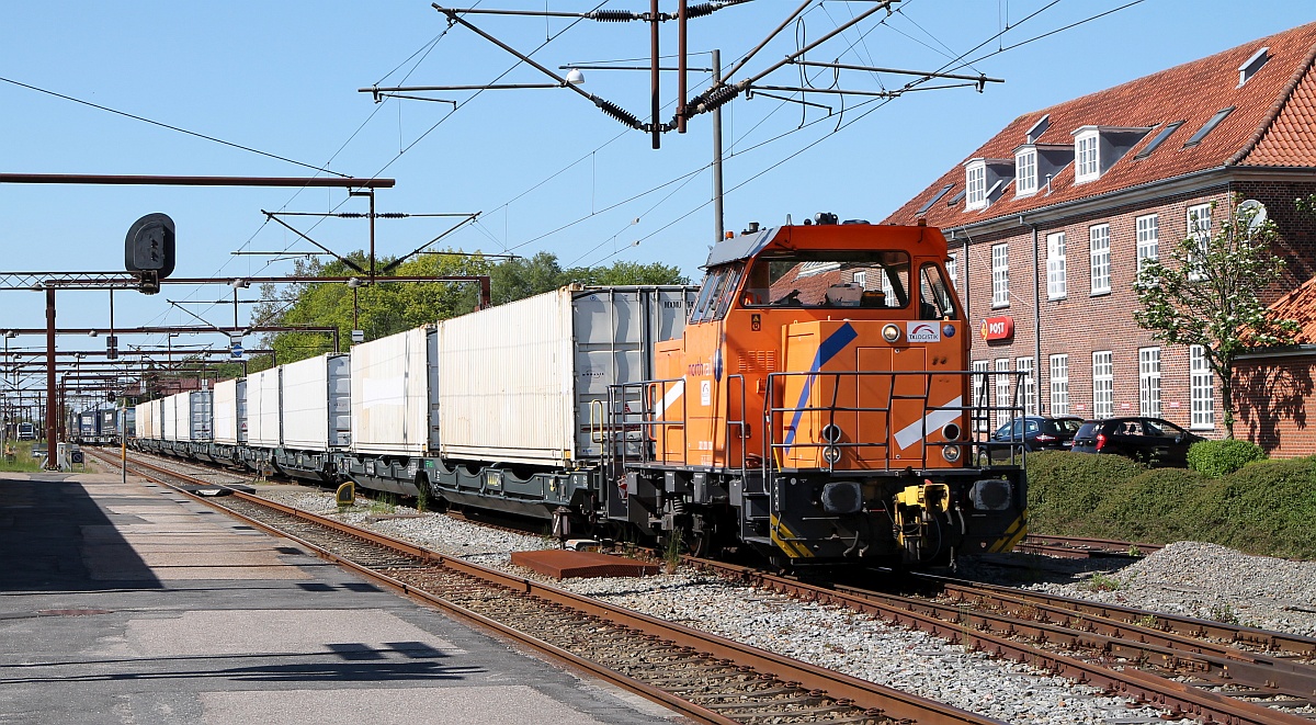 Northrail/TXL es DSB MK 611 neu bezeichnet als 322 220 130 bei der Bereitstellung des  SEL/Nordliner KLV. Padborg 31.05.2021