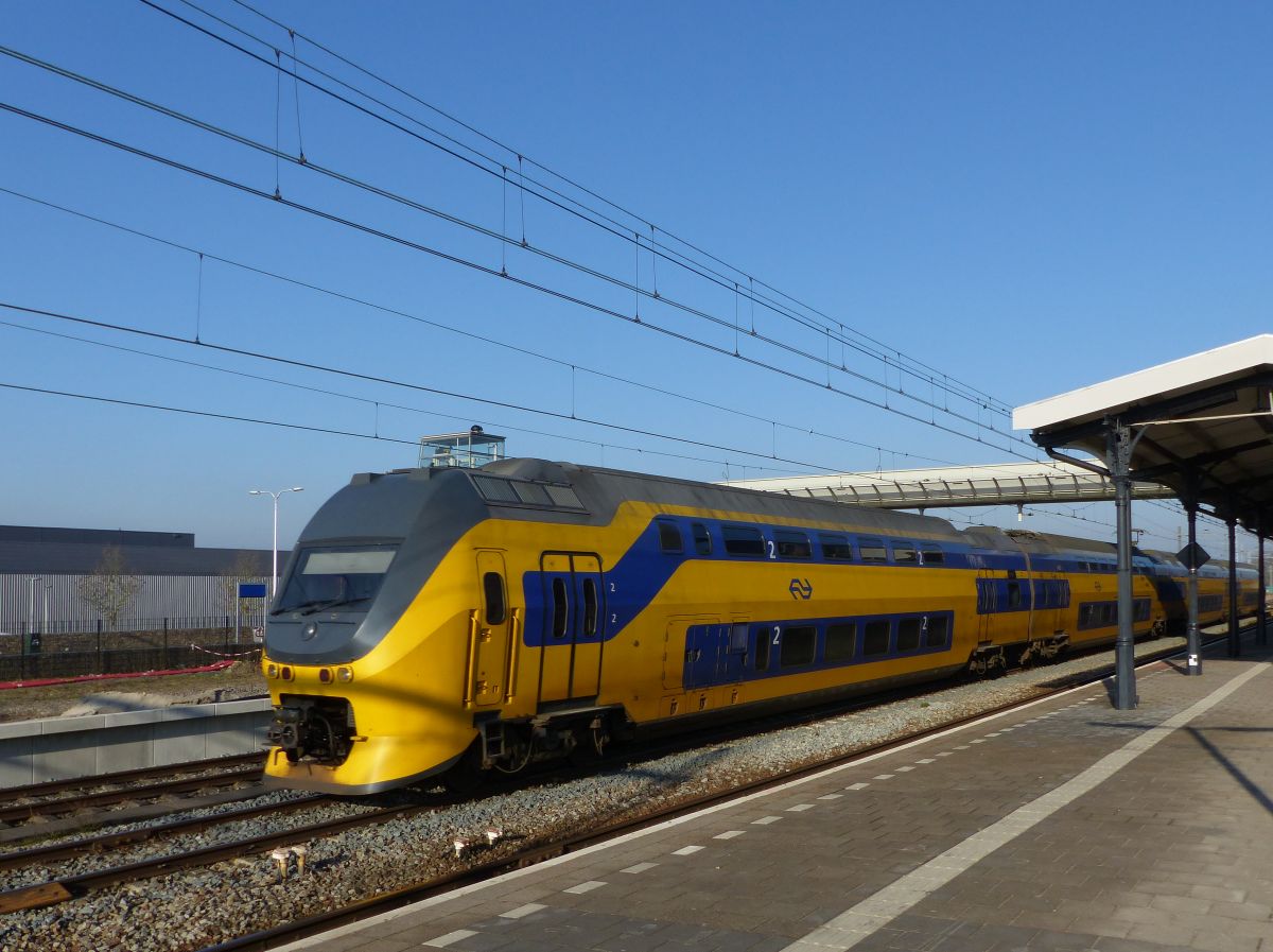 NS DD-IRM-IV Triebzug 9577 durchfahrt Gleis 5 Geldermalsen 07-02-2020.

NS DD-IRM-IV treinstel 9577 doorkomst spoor 5 Geldermalsen 07-02-2020.